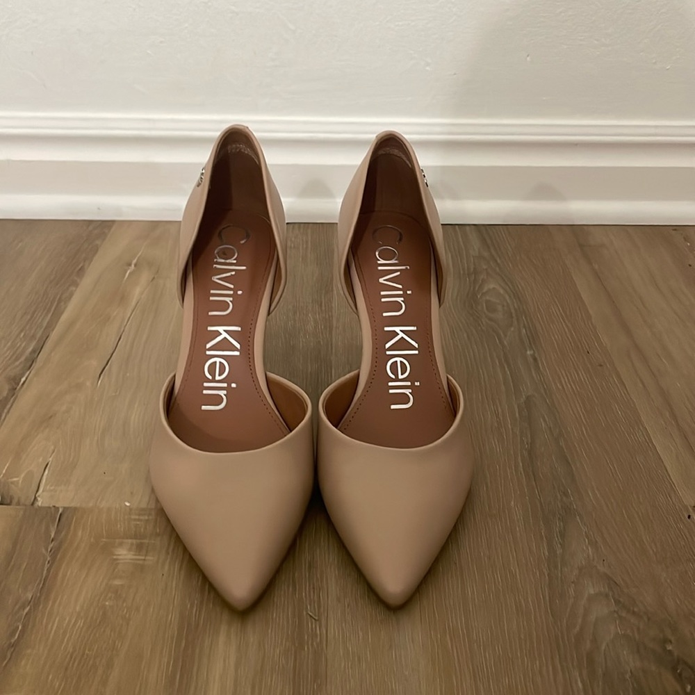 Pointed Calvin Klein heels, size 7, nude, excellent condition